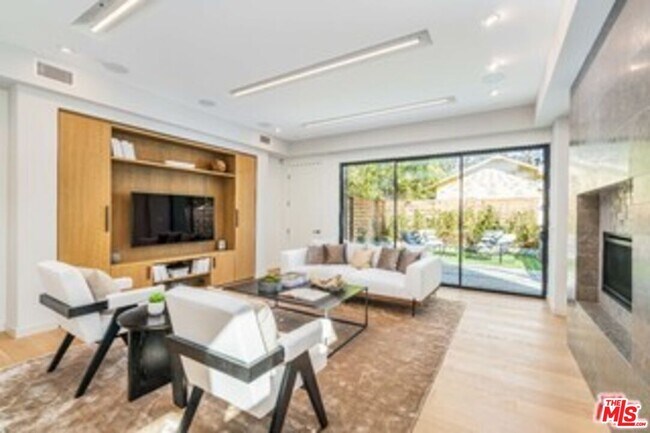 Building Photo - 4427 Kingswell Ave