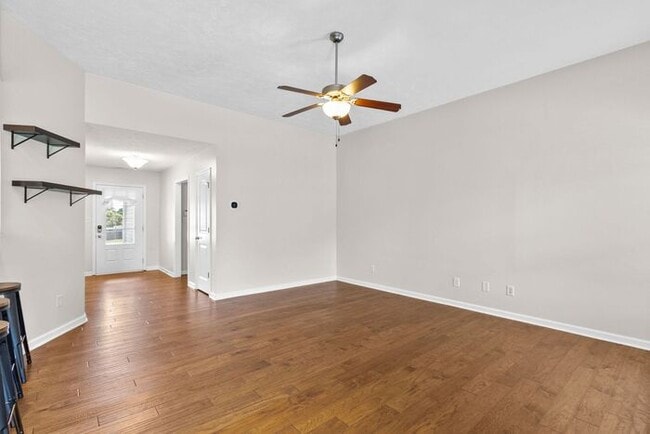 Building Photo - Well-Maintained 3 Bedroom, 2 Bath Home