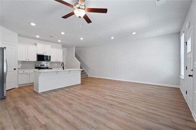Building Photo - 156 Flier Dr