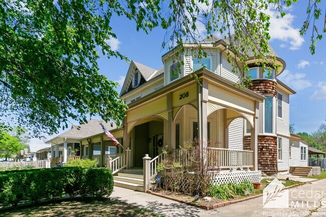 Primary Photo - EXTRAORDINARY historic rental opportunity in Delano!!!!!! Move in Special!