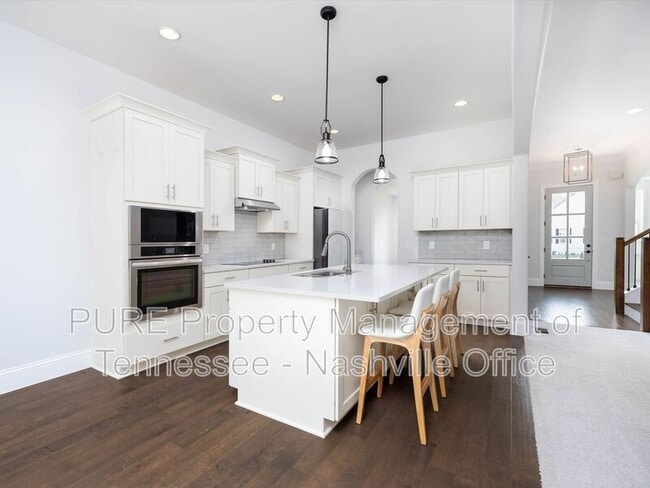 Building Photo - 631 Silva Ln