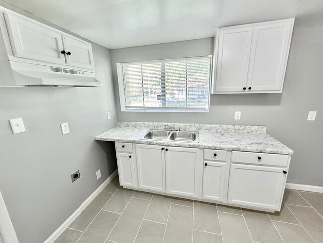 Building Photo - 2876 Cela Rd
