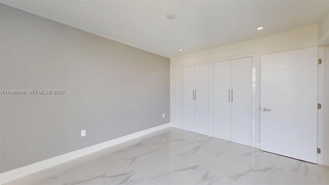 Building Photo - 3625 N Country Club Dr