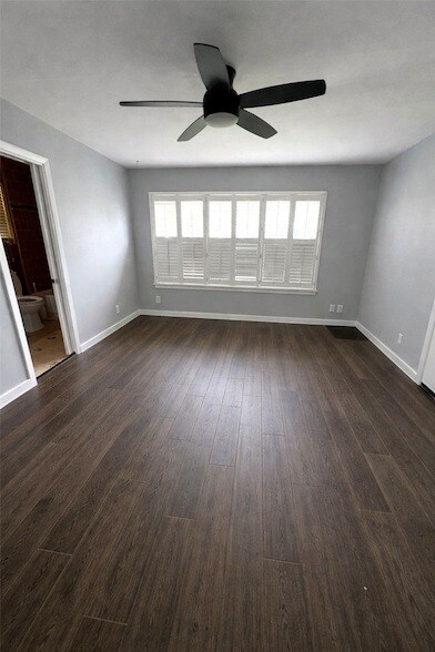 Building Photo - 302 Van Rowe Ave