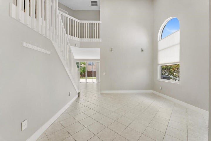 Building Photo - 9825 Scribner Ln