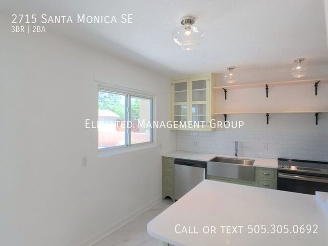 Building Photo - 2715 Santa Monica Ave SE
