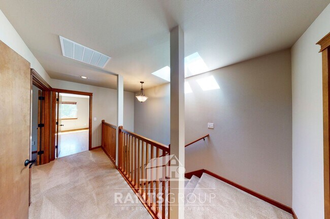 Building Photo - Beautiful Home in Hawks Prairie