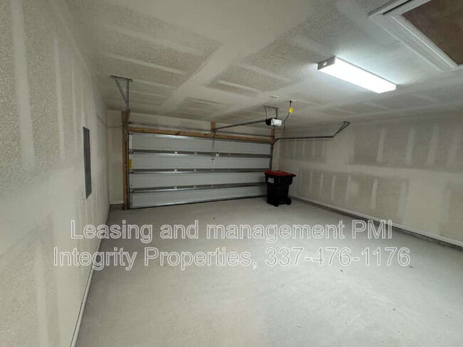 Building Photo - 325 White Pine Dr