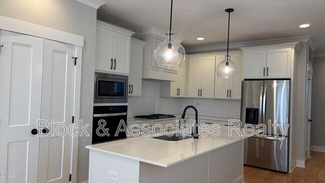 Building Photo - 200 E Moore St