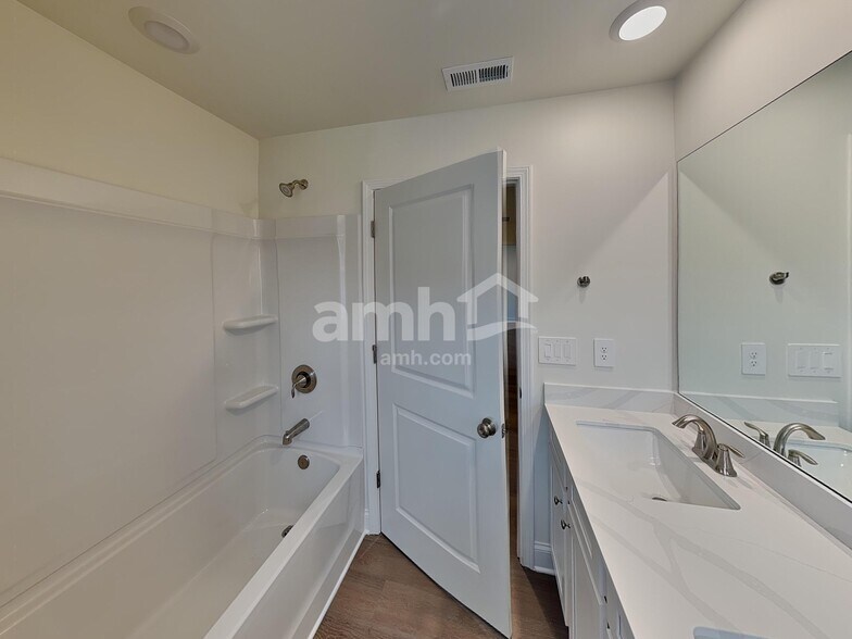 Building Photo - 3632 Mitchem Crk Vw