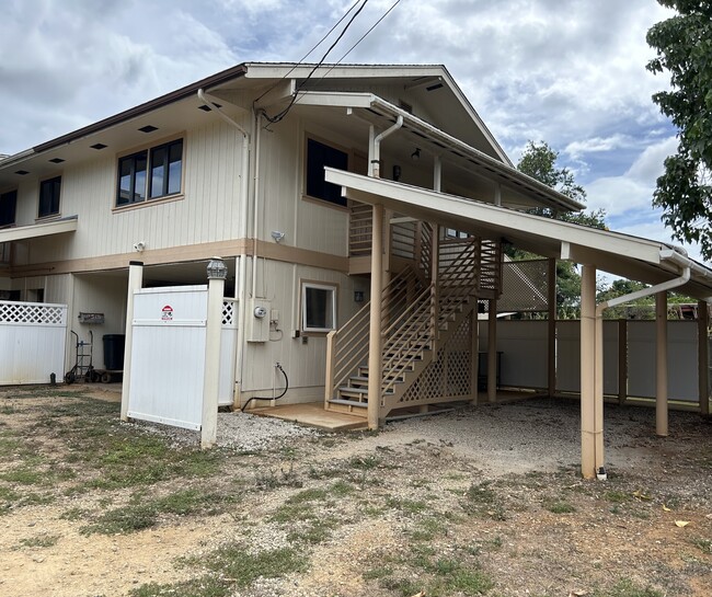 Entrance, laundry area and 2 parking area - 66-267 Kaamooloa Rd