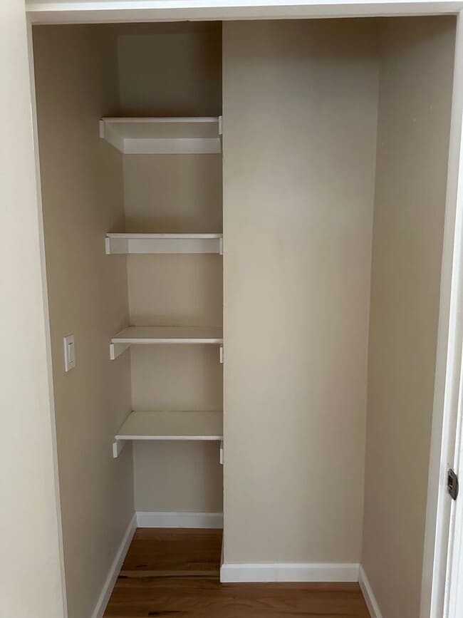 Building Photo - Well cared for home with bonus room