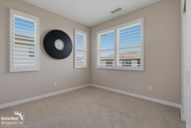 Building Photo - Modern and Stylish 2Bdm 2.5Ba Home in the Civita Community of Mission Valley!