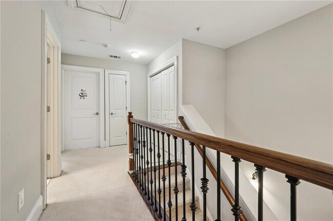 Building Photo - 305 Le Gran Bend