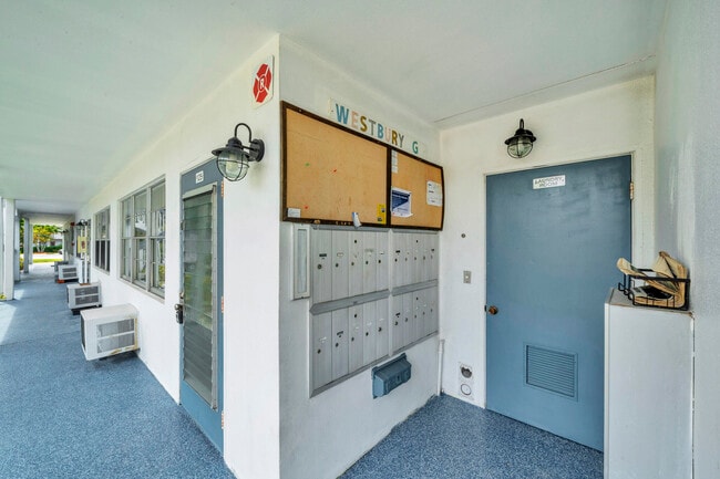 Building Photo - 127 Westbury E