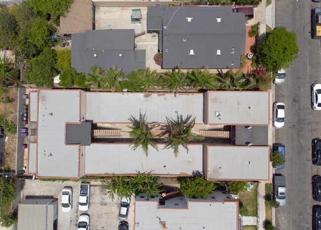 Building Photo - Charming 1 Bed 1 Bath Unit - Move in Speci...