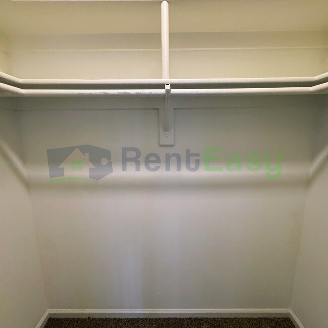 Building Photo - 401 Henley Ct