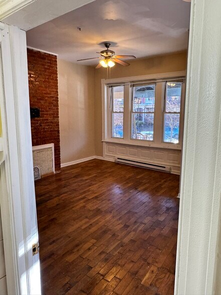 Building Photo - 4923 Cedar Ave