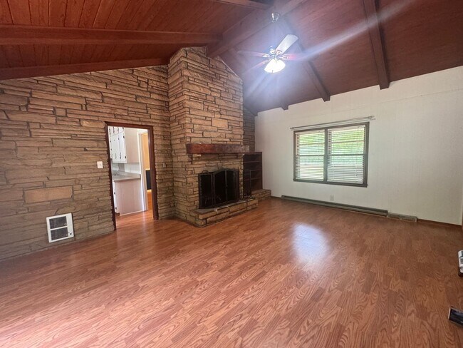 Building Photo - Spacious Brick Ranch on 3 Private Acres in Commerce
