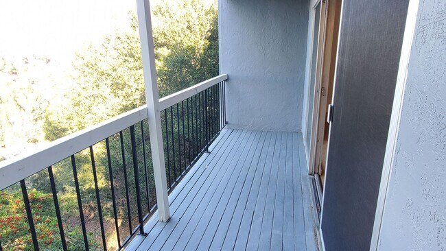 Building Photo - Spacious 2 Bedroom, 1 Bathroom Moraga Condo