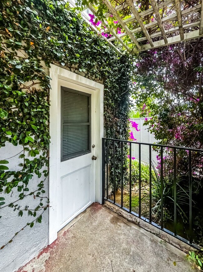 Building Photo - Unbelievable Stand-Alone 2-Bedroom House in Prime West Hollywood Hills