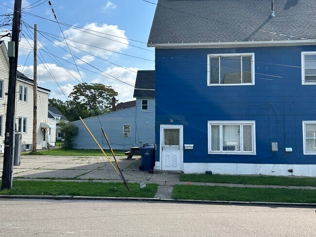 Building Photo - 1814 William St