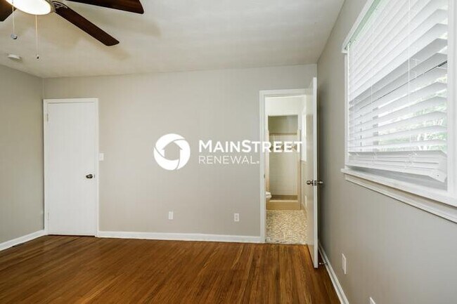Building Photo - 3 Bedroom Pet-Friendly Home in LOUISVILLE, KY with Main Street Renewal