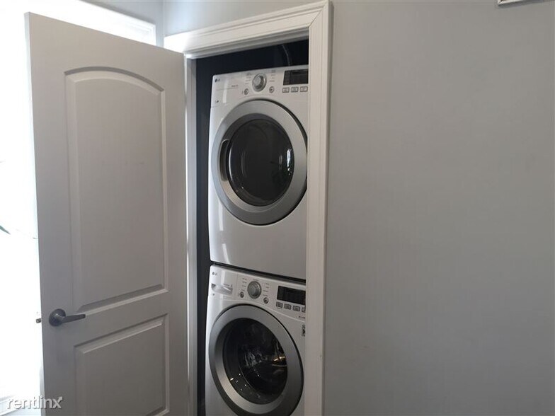 Building Photo - 43 Saint Paul St