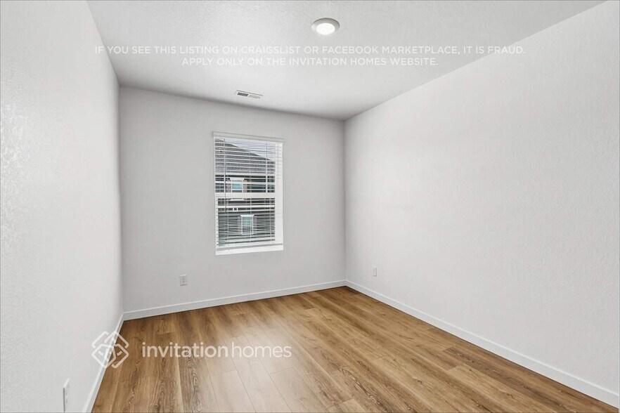 Building Photo - 27470 E Maple Ave