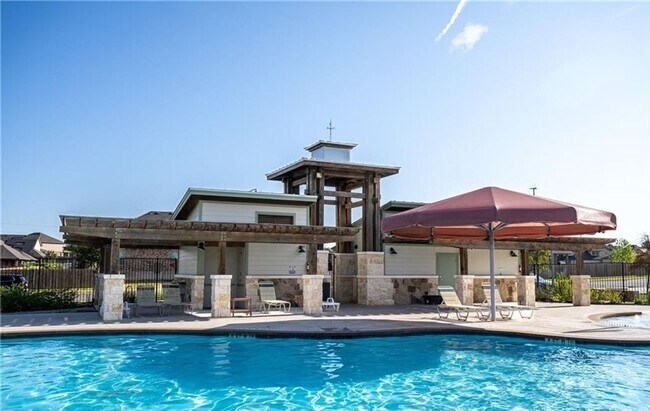 Building Photo - 4 bedroom 2 bathroom home! Lawncare included!