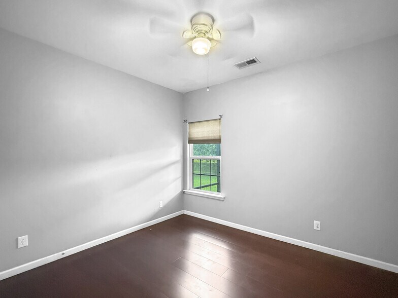 Building Photo - 11 Sand Live Oak Dr