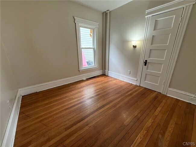 Building Photo - 367 Furman St