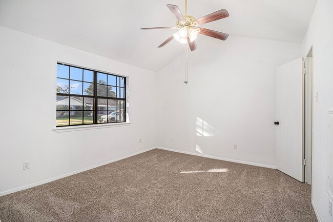 Building Photo - 1019 W Brompton Dr