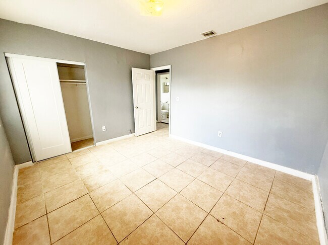 Building Photo - 13325 NW 17th Ave