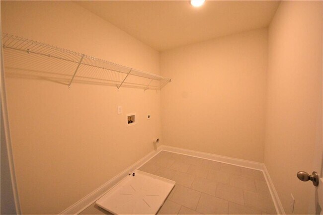 Building Photo - 68 Hellen Vly Dr