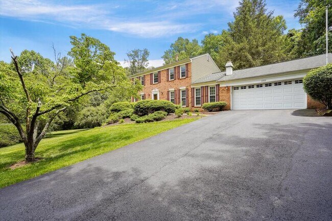Building Photo - 11403 Bronzedale Dr
