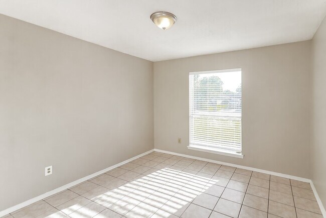 Building Photo - 10111 King Ranch Ln