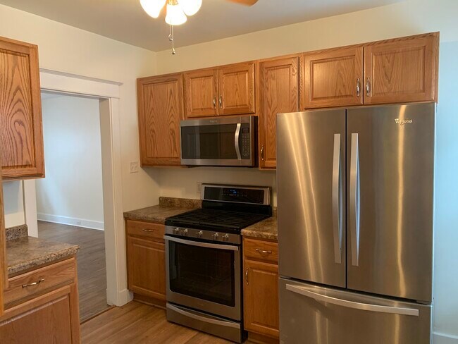 Building Photo - 6401 Bartlett St