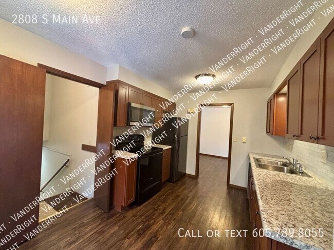 Building Photo - 2808 S Main Ave