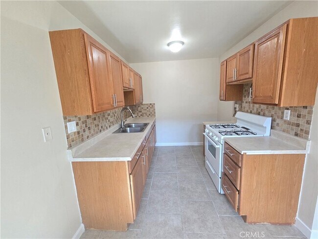 Building Photo - 811 Orchid Ct