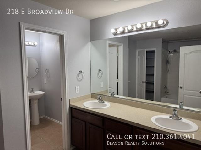Building Photo - 218 E Broadview Dr