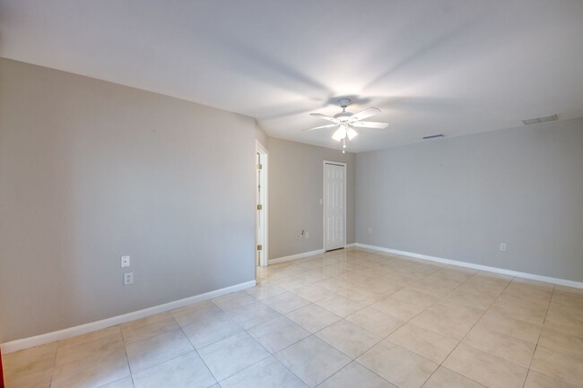 Building Photo - 2462 Nature Pointe Loop