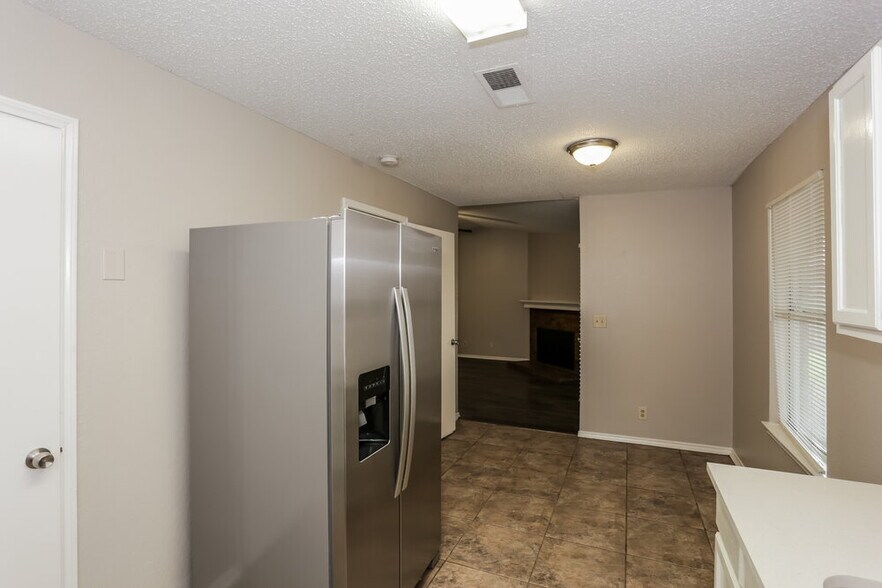 Building Photo - 8120 Camelot Rd