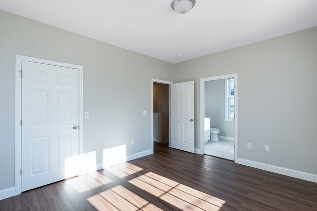 Building Photo - 445 Admiral St