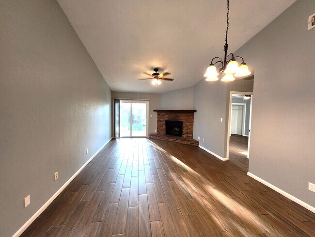 Building Photo - 3 bedroom for rent in NE Tallahassee, wood floors, Privacy Fenced yard, available early March 202...