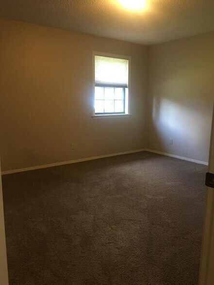 Front Bedroom - 103 Bean St