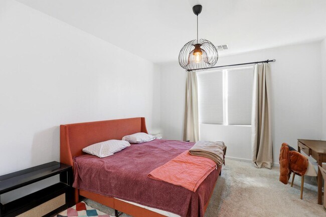 Building Photo - 6737 W Vly Vw Dr