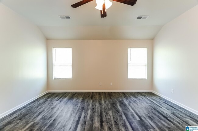 Building Photo - 281 Hillcrest Dr