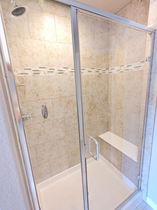 Building Photo - 5 Bedroom Three Bathroom Single Family Home in Monument