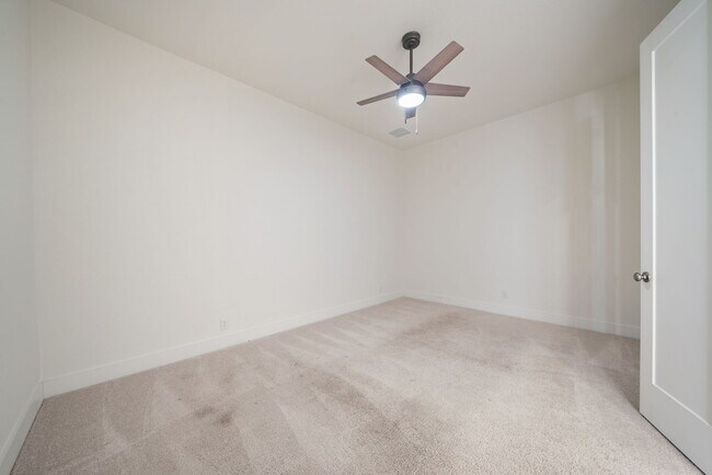 Building Photo - Stunning 4-Bed, 4.5-Bath Home with Pool Access and Private Yard in New Braunfels